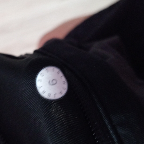 black Lululemon athletica 2.5 inseam speed ups - Picture 2 of 3